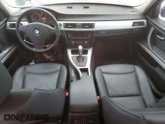 ✅ 2010 BMW 3 Series 323i • VIN: WBAPG7C57AA641522 • Lot: 92747155. Wystawiony na Copart z przebiegiem 245 029 mil. Bezpłatny archiwum sprzedaży aukcyjnych z USA i szczegółowy raport historii pojazdu na DreamBid. Zdjęcie 8.