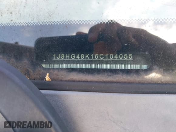 ✅ 2006 Jeep Commander • VIN: 1J8HG48K16C104055 • Lot: 41487376. Wystawiony na IAAI z przebiegiem 176 234 mil. Bezpłatny archiwum sprzedaży aukcyjnych z USA i szczegółowy raport historii pojazdu na DreamBid. Zdjęcie 9.