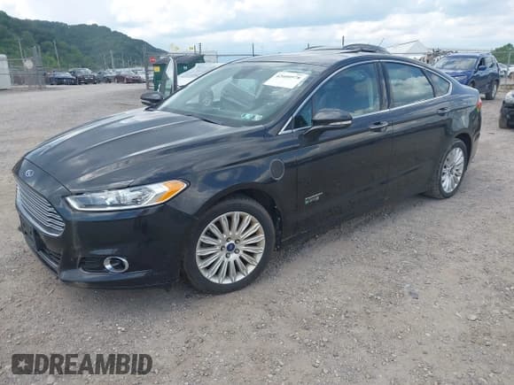 ✅ 2013 Ford Fusion Titanium • VIN: 3FA6P0SU0DR241025 • Lot: 42600978. Listed on IAAI with 116,015 mi. Free auction sales archive from the USA and detailed vehicle history report at DreamBid. Image 2.