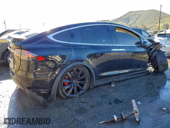 ✅ 2017 Tesla Model X P100D • VIN: 5YJXCBE44HF051687 • Lot: 94792735. Wystawiony na Copart z przebiegiem 131 314 mil. Bezpłatny archiwum sprzedaży aukcyjnych z USA i szczegółowy raport historii pojazdu na DreamBid. Zdjęcie 3.