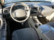 ✅ 2002 Ford Expedition XLT • VIN: 1FMRU15W92LA43683 • Лот: 85700215. Опубликован ранее на Copart с пробегом 126 059 миль. Бесплатный доступ к архиву аукционных продаж из США и подробный отчёт об истории автомобиля на DreamBid. Изображение 8.