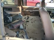 ✅ 2000 Mercury Mountaineer • VIN: 4M2ZU86P4YUJ12149 • Lot: 59080425. Wystawiony na Copart z przebiegiem 263 865 mil. Bezpłatny archiwum sprzedaży aukcyjnych z USA i szczegółowy raport historii pojazdu na DreamBid. Zdjęcie 10.