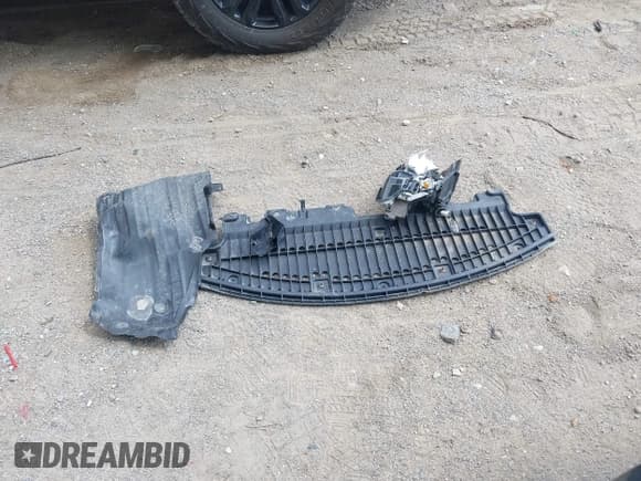 ✅ 2014 Toyota Corolla LE • VIN: 5YFBURHE8EP133572 • Lot: 43001630. Listed on IAAI with 152,706 mi. Free auction sales archive from the USA and detailed vehicle history report at DreamBid. Image 12.