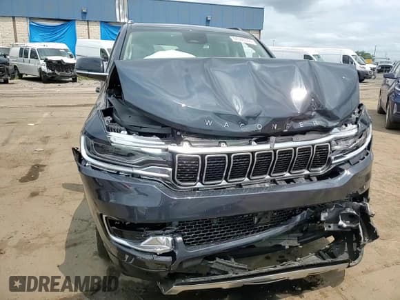 ✅ 2023 Jeep Wagoneer Series III • VIN: 1C4SJSDP4PS502551 • Lot: 64346044. Wystawiony na Copart z przebiegiem 16 765 mil. Bezpłatny archiwum sprzedaży aukcyjnych z USA i szczegółowy raport historii pojazdu na DreamBid. Zdjęcie 12.