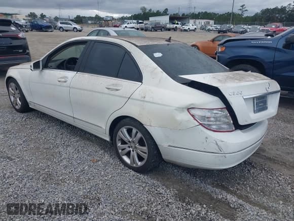 ✅ 2010 Mercedes-Benz C 300 Sport • VIN: WDDGF8BB2AF448044 • Lot: 43555294. Wystawiony na IAAI z przebiegiem 242 461 mil. Bezpłatny archiwum sprzedaży aukcyjnych z USA i szczegółowy raport historii pojazdu na DreamBid. Zdjęcie 3.