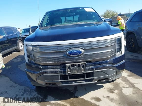 ✅ 2023 Ford F-150 Lightning Pro • VIN: 1FT6W1EV3PWG05365 • Лот: 43109323. Опубликован ранее на IAAI с пробегом 53 502 миль. Бесплатный доступ к архиву аукционных продаж из США и подробный отчёт об истории автомобиля на DreamBid. Изображение 13.