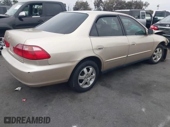 ✅ 2000 Honda Accord SE • VIN: JHMCG5674YC026426 • Lot: 43001114. Listed on IAAI with 204,167 mi. Free auction sales archive from the USA and detailed vehicle history report at DreamBid. Image 4.