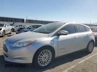 ✅ 2015 Ford Focus Electric • VIN: 1FADP3R42FL380198 • Лот: 64259355. Опубликован ранее на Copart с пробегом 43 566 миль. Бесплатный доступ к архиву аукционных продаж из США и подробный отчёт об истории автомобиля на DreamBid. Изображение 1.