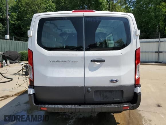 ✅ 2024 Ford Transit Cargo • VIN: 1FTBR1Y8XRKB03474 • Lot: 63350915. Wystawiony na Copart z przebiegiem 13 098 mil. Bezpłatny archiwum sprzedaży aukcyjnych z USA i szczegółowy raport historii pojazdu na DreamBid. Zdjęcie 6.