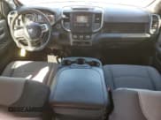 ✅ 2019 Ram 3500 • VIN: 3C63R2HL1KG681305 • Lot: 82190205. Wystawiony na Copart z przebiegiem 153 067 mil. Bezpłatny archiwum sprzedaży aukcyjnych z USA i szczegółowy raport historii pojazdu na DreamBid. Zdjęcie 8.