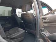 ✅ 2020 Chevrolet Tahoe LT • VIN: 1GNSCBKC1LR103972 • Lot: 42148438. Wystawiony na IAAI z przebiegiem 94 640 mil. Bezpłatny archiwum sprzedaży aukcyjnych z USA i szczegółowy raport historii pojazdu na DreamBid. Zdjęcie 8.