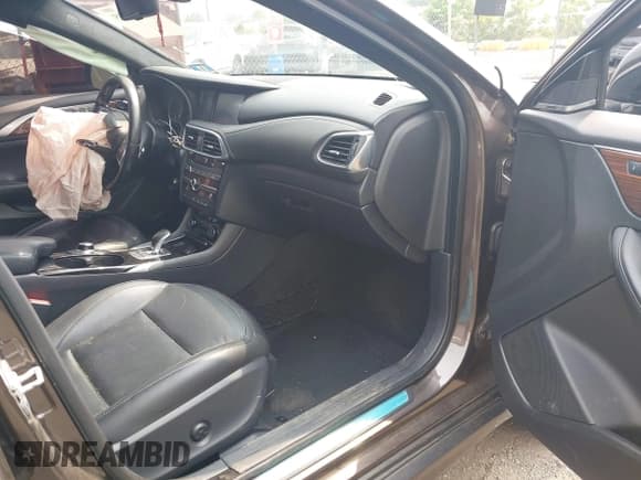 ✅ 2017 Infiniti QX30 Premium • VIN: SJKCH5CRXHA017856 • Lot: 42906275. Wystawiony na IAAI z przebiegiem 94 179 mil. Bezpłatny archiwum sprzedaży aukcyjnych z USA i szczegółowy raport historii pojazdu na DreamBid. Zdjęcie 5.