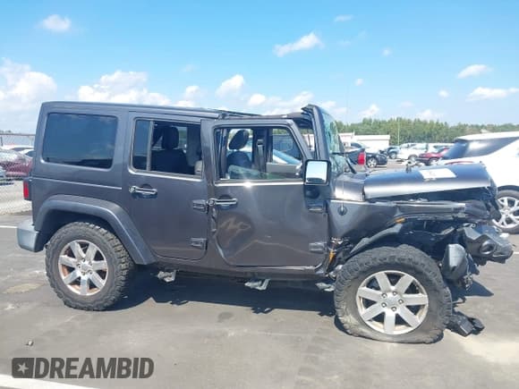 ✅ 2016 Jeep Wrangler Unlimited Sahara • VIN: 1C4HJWEG4GL158231 • Lot: 43295859. Wystawiony na IAAI z przebiegiem 92 674 mil. Bezpłatny archiwum sprzedaży aukcyjnych z USA i szczegółowy raport historii pojazdu na DreamBid. Zdjęcie 13.