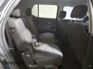 ✅ 2020 Chevrolet Traverse LS • VIN: 1GNERFKW9LJ292141 • Lot: 71017364. Wystawiony na Copart z przebiegiem 61 549 mil. Bezpłatny archiwum sprzedaży aukcyjnych z USA i szczegółowy raport historii pojazdu na DreamBid. Zdjęcie 11.