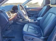 ✅ 2023 Audi Q5 S line Premium Plus • VIN: WA1EAAFY6P2040453 • Lot: 94108555. Wystawiony na Copart z przebiegiem 21 115 mil. Bezpłatny archiwum sprzedaży aukcyjnych z USA i szczegółowy raport historii pojazdu na DreamBid. Zdjęcie 7.