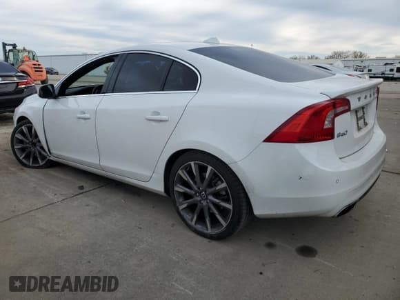 ✅ 2015 Volvo S60 T5 Drive-E Platinum • VIN: YV140MFD7F2301858 • Лот: 44586105. Опубликован ранее на Copart с пробегом 50 575 миль. Бесплатный доступ к архиву аукционных продаж из США и подробный отчёт об истории автомобиля на DreamBid. Изображение 2.