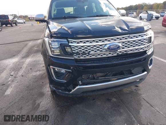 ✅ 2019 Ford Expedition Platinum • VIN: 1FMJU1MT2KEA81491 • Lot: 43499794. Wystawiony na IAAI z przebiegiem 84 808 mil. Bezpłatny archiwum sprzedaży aukcyjnych z USA i szczegółowy raport historii pojazdu na DreamBid. Zdjęcie 6.