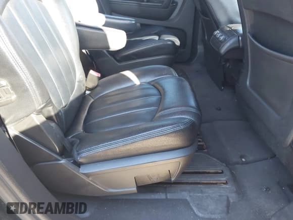 ✅ 2013 Chevrolet Traverse LT • VIN: 1GNKRGKD5DJ113456 • Lot: 43461646. Wystawiony na IAAI z przebiegiem 228 136 mil. Bezpłatny archiwum sprzedaży aukcyjnych z USA i szczegółowy raport historii pojazdu na DreamBid. Zdjęcie 8.