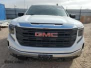 ✅ 2023 GMC Sierra 1500 Pro • VIN: 1GTUUAED9PZ132624 • Lot: 44057185. Wystawiony na Copart z przebiegiem 97 448 mil. Bezpłatny archiwum sprzedaży aukcyjnych z USA i szczegółowy raport historii pojazdu na DreamBid. Zdjęcie 5.