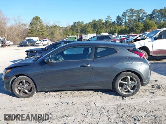 2021 Hyundai Veloster 2.0 z VIN KMHTG6AF3MU032658, wystawiony jako IAAI lot #41356076 z przebiegiem 70 881 mil mil oraz . Historia ofert i sprzedaży dostępna na DreamBid. Obrazek 14.