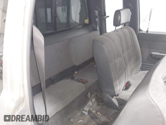 ✅ 1989 Toyota Pickup • VIN: JT4RN13P8K0001794 • Lot: 43760792. Listed on IAAI with 226,285 mi. Free auction sales archive from the USA and detailed vehicle history report at DreamBid. Image 8.