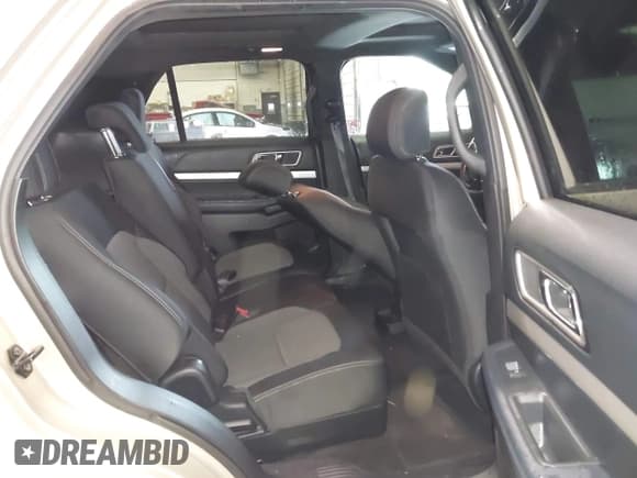 ✅ 2017 Ford Explorer XLT • VIN: 1FM5K8D86HGD47605 • Lot: 42331779. Wystawiony na IAAI z przebiegiem 73 496 mil. Bezpłatny archiwum sprzedaży aukcyjnych z USA i szczegółowy raport historii pojazdu na DreamBid. Zdjęcie 8.