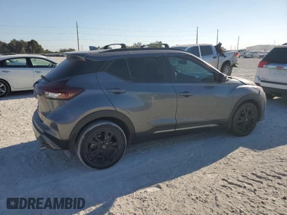 ✅ 2022 Nissan Kicks SR • VIN: 3N1CP5DV2NL516661 • Lot: 86878245. Wystawiony na Copart z przebiegiem 35 277 mil. Bezpłatny archiwum sprzedaży aukcyjnych z USA i szczegółowy raport historii pojazdu na DreamBid. Zdjęcie 3.