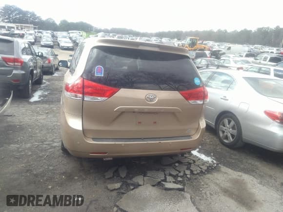 ✅ 2011 Toyota Sienna XLE • VIN: 5TDDK3DC3BS029476 • Lot: 41393568. Wystawiony na IAAI z przebiegiem 124 328 mil. Bezpłatny archiwum sprzedaży aukcyjnych z USA i szczegółowy raport historii pojazdu na DreamBid. Zdjęcie 16.