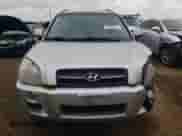 2007 Hyundai Tucson SE z VIN KM8JN12D57U527736, wystawiony jako Copart lot #78202814 z przebiegiem 121 082 mil mil oraz Szkoda całkowita • Salvage title. Historia ofert i sprzedaży dostępna na DreamBid. Obrazek 5.