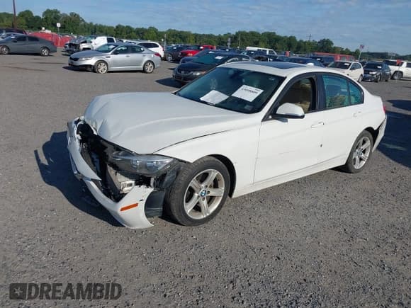 ✅ 2015 BMW 3 Series 320i xDrive • VIN: WBA3C3C58FK201605 • Lot: 43098809. Listed on IAAI with 145,647 mi. Free auction sales archive from the USA and detailed vehicle history report at DreamBid. Image 17.