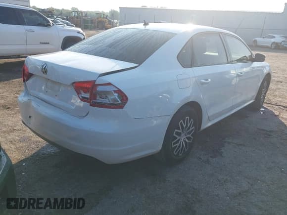 ✅ 2015 Volkswagen Passat Limited Edition • VIN: 1VWAT7A35FC018088 • Лот: 42671127. Опубликован ранее на IAAI с пробегом 106 112 миль. Бесплатный доступ к архиву аукционных продаж из США и подробный отчёт об истории автомобиля на DreamBid. Изображение 4.