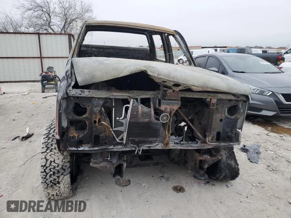✅ 2000 GMC Sierra 1500 • VIN: 1GTGC33R1YF440271 • Lot: 42950305. Wystawiony na Copart z przebiegiem Nie podano. Bezpłatny archiwum sprzedaży aukcyjnych z USA i szczegółowy raport historii pojazdu na DreamBid. Zdjęcie 5.