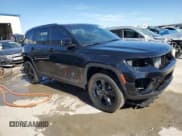 ✅ 2025 Jeep Grand Cherokee Limited • VIN: 1C4RJGBG9SC294054 • Лот: 49224825. Опубликован ранее на Copart с пробегом 945 миль. Бесплатный доступ к архиву аукционных продаж из США и подробный отчёт об истории автомобиля на DreamBid. Изображение 4.