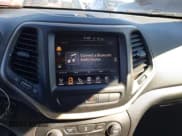 ✅ 2014 Jeep Cherokee Latitude • VIN: 1C4PJLCS8EW106453 • Lot: 43717599. Wystawiony na IAAI z przebiegiem 154 630 mil. Bezpłatny archiwum sprzedaży aukcyjnych z USA i szczegółowy raport historii pojazdu na DreamBid. Zdjęcie 13.