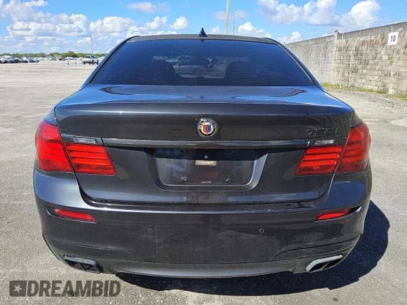 ✅ 2013 BMW 7 Series 750i • VIN: WBAYA8C51DC996576 • Лот: 89716555. Опубликован ранее на Copart с пробегом 135 727 миль. Бесплатный доступ к архиву аукционных продаж из США и подробный отчёт об истории автомобиля на DreamBid. Изображение 6.