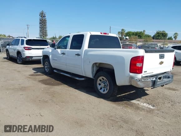 ✅ 2011 Chevrolet Silverado 1500 LS • VIN: 3GCPCREA5BG408018 • Lot: 43217341. Wystawiony na IAAI z przebiegiem 190 884 mil. Bezpłatny archiwum sprzedaży aukcyjnych z USA i szczegółowy raport historii pojazdu na DreamBid. Zdjęcie 3.