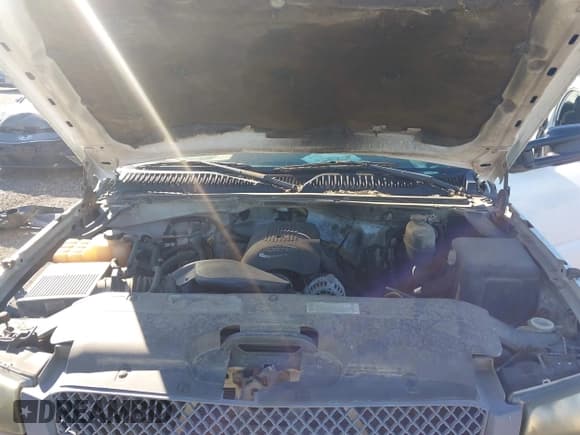 ✅ 2003 Chevrolet Silverado 2500HD LS • VIN: 1GCHC29U33E155032 • Lot: 43652498. Wystawiony na IAAI z przebiegiem Nie podano. Bezpłatny archiwum sprzedaży aukcyjnych z USA i szczegółowy raport historii pojazdu na DreamBid. Zdjęcie 10.