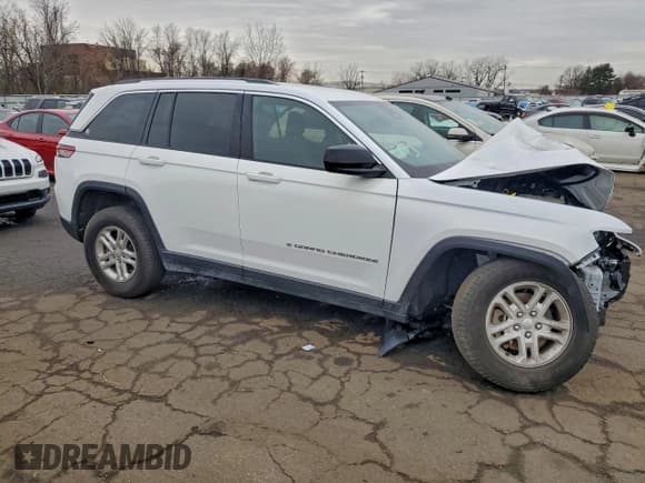 ✅ 2023 Jeep Grand Cherokee Laredo • VIN: 1C4RJHAG1P8701009 • Lot: 93411715. Wystawiony na Copart z przebiegiem 21 447 mil. Bezpłatny archiwum sprzedaży aukcyjnych z USA i szczegółowy raport historii pojazdu na DreamBid. Zdjęcie 4.