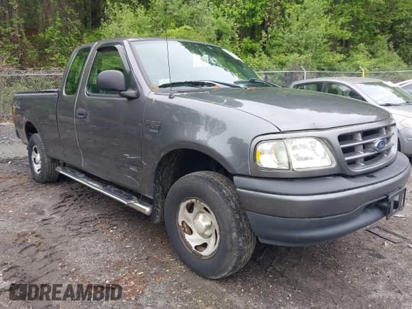 ✅ 2004 Ford F-150 XL • VIN: 2FTRX18W84CA34574 • Lot: 42259501. Listed on IAAI with 79,950 mi. Free auction sales archive from the USA and detailed vehicle history report at DreamBid. Image 1.