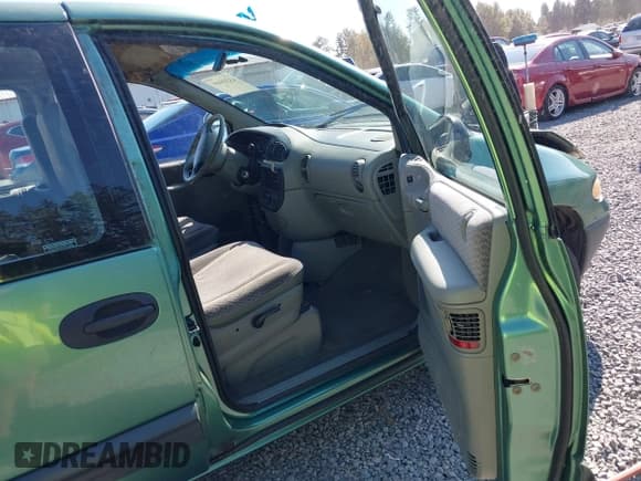 ✅ 1998 Dodge Caravan SE • VIN: 2B4GP44G2WR536436 • Lot: 43249405. Listed on IAAI with 229,731 mi. Free auction sales archive from the USA and detailed vehicle history report at DreamBid. Image 5.