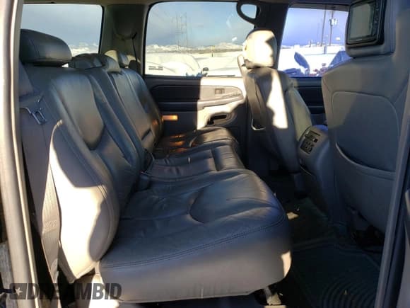 ✅ 2003 Chevrolet Suburban LT • VIN: 1GNFK16Z13J228823 • Лот: 83864354. Опубликован ранее на Copart с пробегом 253 759 миль. Бесплатный доступ к архиву аукционных продаж из США и подробный отчёт об истории автомобиля на DreamBid. Изображение 11.