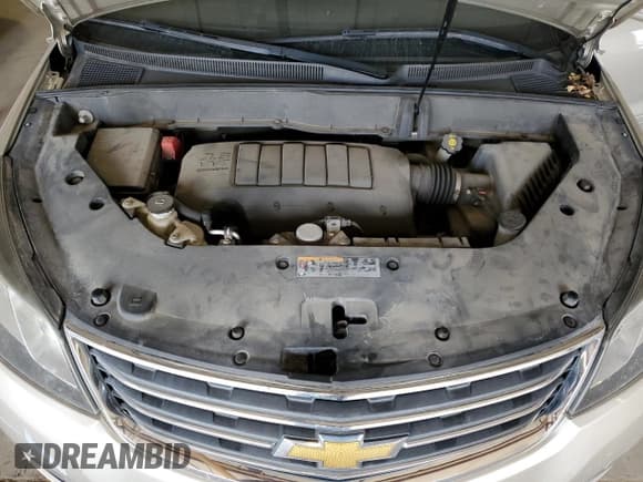 ✅ 2015 Chevrolet Traverse LT • VIN: 1GNKRGKD1FJ212861 • Lot: 69092244. Wystawiony na Copart z przebiegiem 103 592 mil. Bezpłatny archiwum sprzedaży aukcyjnych z USA i szczegółowy raport historii pojazdu na DreamBid. Zdjęcie 12.