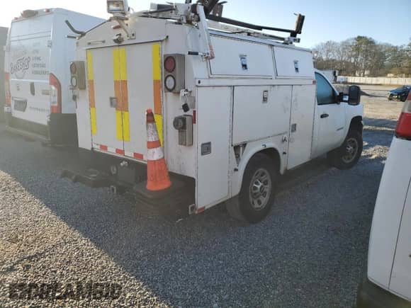 2014 Chevrolet Silverado 3500HD Work Truck z VIN 1GB3KZCG4EF125936, wystawiony jako Copart lot #87860895 z przebiegiem 252 905 mil mil oraz Czysty tytuł • Clean title. Historia ofert i sprzedaży dostępna na DreamBid. Obrazek 3.