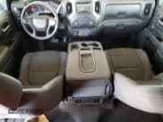 ✅ 2019 Chevrolet Silverado 1500 Custom Trail Boss • VIN: 1GCPYCEF6KZ175051 • Lot: 77392194. Wystawiony na Copart z przebiegiem 170 223 mil. Bezpłatny archiwum sprzedaży aukcyjnych z USA i szczegółowy raport historii pojazdu na DreamBid. Zdjęcie 8.