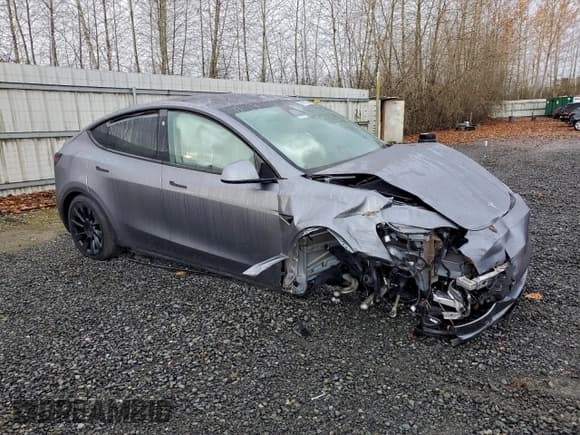 ✅ 2024 Tesla Model Y Long Range • VIN: 7SAYGDEE6RF120073 • Lot: 85910735. Listed on Copart with Not provided. Free auction sales archive from the USA and detailed vehicle history report at DreamBid. Image 4.