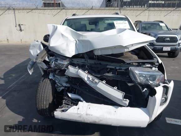 ✅ 2022 Toyota 4Runner SR5 • VIN: JTEEU5JR1N5264922 • Lot: 43354766. Listed on IAAI with 80,205 mi. Free auction sales archive from the USA and detailed vehicle history report at DreamBid. Image 13.