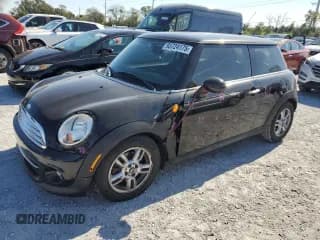 ✅ 2013 MINI Hardtop • VIN: WMWSU3C59DT688409 • Lot: 93724175. Wystawiony na Copart z przebiegiem 96 951 mil. Bezpłatny archiwum sprzedaży aukcyjnych z USA i szczegółowy raport historii pojazdu na DreamBid. Zdjęcie 1.