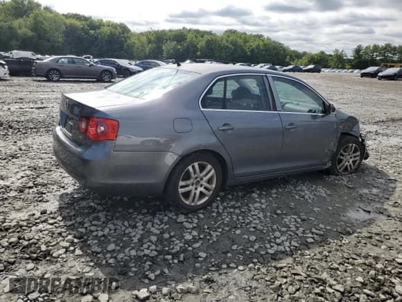 ✅ 2007 Volkswagen Jetta Wolfsburg Edition • VIN: 3VWEF81K37M085293 • Лот: 70127865. Опубликован ранее на Copart с пробегом 173 473 миль. Бесплатный доступ к архиву аукционных продаж из США и подробный отчёт об истории автомобиля на DreamBid. Изображение 3.