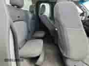 2015 Nissan Frontier S z VIN 1N6BD0CT3FN701417, wystawiony jako Copart lot #65043385 z przebiegiem 135 530 mil mil oraz Czysty tytuł • Clean title. Historia ofert i sprzedaży dostępna na DreamBid. Obrazek 10.