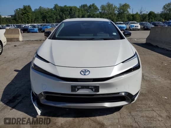 2024 Toyota Prius LE with VIN JTDADABU2R3014573, listed as a Copart auction lot 67264525 with 4,807 mi miles and Non repairable. Bid and sale history available at DreamBid. Image 5.
